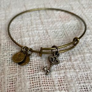 🗝️ Alex and Ani Key Bangle Charm Bracelet 🗝️